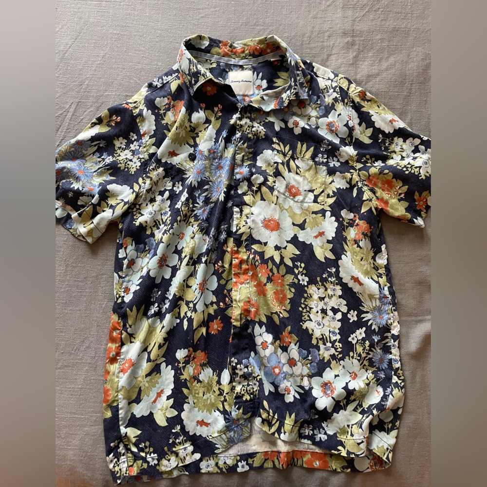100% Silk Men’s Tommy Bahama Hawaiian Shirt Size Large